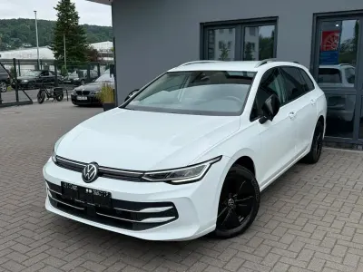 Gebraucht VW Golf VIII Goal 116 PS (85 kW) 2024 Weiß Kombi