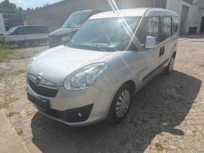 Gebraucht Opel Combo Edition 95 PS (69 kW) 2014 Silber Van / Kleinbus