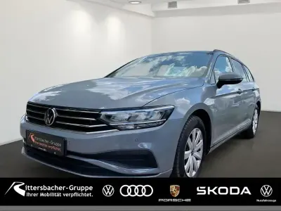 Gebraucht VW Passat Conceptline 150 PS (110 kW) 2023 Mondsteingrau Kombi