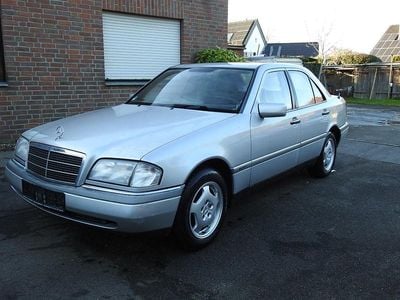 Silber Gebraucht 1997 Mercedes C180 Elegance Limousine | 3.999 € (Fairer Preis)