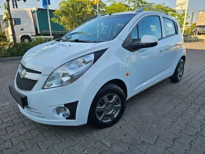 Gebraucht Chevrolet Spark LS 82 PS (60 kW) 2010 Weiß Kleinwagen