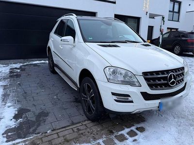 Weiß Gebraucht 2010 Mercedes ML350 SUV | 10.900 € (Fairer Preis)