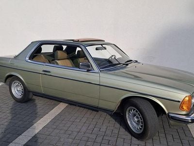 Second-hand Mercedes 230 136 CP (100 kW) 1982 Verde Coupe