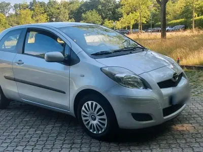Gebraucht Toyota Yaris 69 PS (50 kW) 2011 Silber Kleinwagen