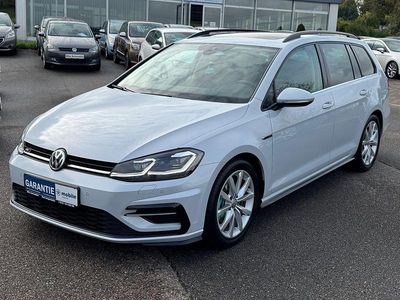 Weiß Gebraucht 2017 VW Golf VII Highline Limousine | 18.499 €