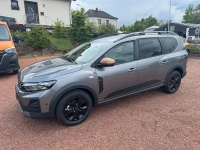 Neu Dacia Jogger Extreme 122 PS (89 kW) 2026 Grau Van / Kleinbus