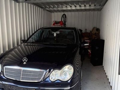 Second-hand Mercedes C230 204 CP (150 kW) 2005 Negru Berlinǎ