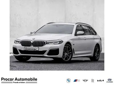 Gebraucht BMW 530e M Sport 292 PS (214 kW) 2023 Weiß Limousine