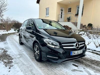 Schwarz Gebraucht 2016 Mercedes B180 Van / Kleinbus | 11.480 € (Guter Preis)