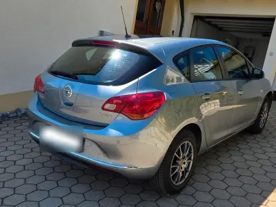 Używany Opel Astra Edition 101 KM (74 kW) 2013 Szary Kombi