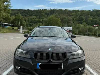 Gebraucht BMW 320 184 PS (135 kW) 2010 Schwarz Kombi