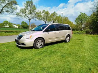 Gebraucht Lancia Voyager 175 PS (128 kW) 2015 Gold Van / Kleinbus