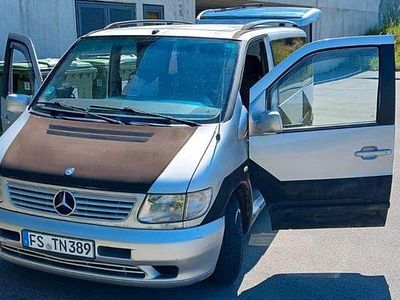 Mercedes V220