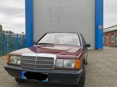 Gebraucht Mercedes 190 72 PS (52 kW) 1984 Rot Limousine
