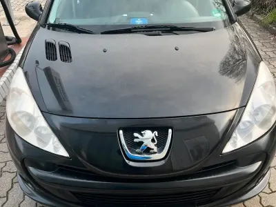 Gebraucht Peugeot 206+ 75 PS (55 kW) 2010 Schwarz Kleinwagen