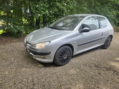 Gebraucht Peugeot 206 60 PS (44 kW) 2003 Silber Coupé