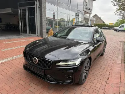Usata Volvo S60 Ultimate 250 CV (183 kW) 2023 Nero Berlina