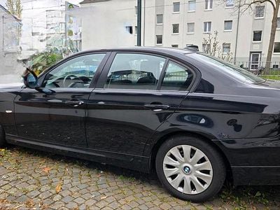 Gebraucht BMW 318 143 PS (105 kW) 2008 Schwarz Limousine