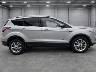 Gebraucht Ford Kuga Titanium 182 PS (133 kW) 2017 Silber SUV