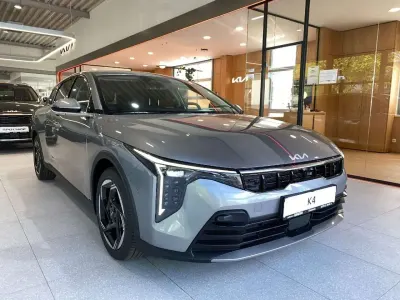 Neu Kia K4 Spirit 150 PS (110 kW) 2026 Grau Limousine