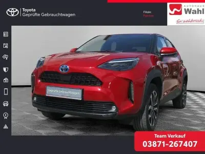 Gebraucht Toyota Yaris Connect Style 116 PS (85 kW) 2022 Karminarot metallic Kleinwagen