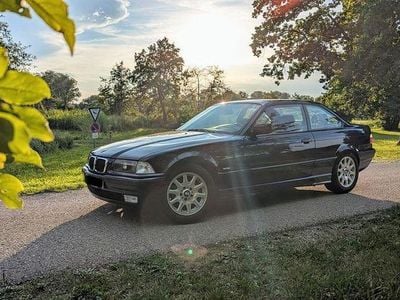 BMW 323
