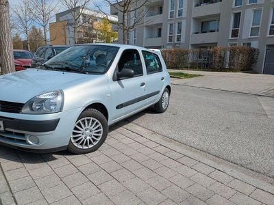 Second-hand Renault Clio II Authentique 58 CP (42 kW) 2004 Argintiu Berlinǎ