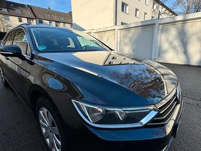 Gebraucht VW Passat Comfortline 120 PS (88 kW) 2016 Schwarz Kombi