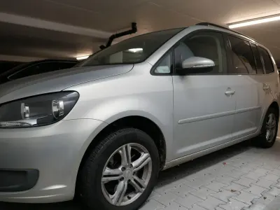 Gebraucht VW Touran Comfortline 150 PS (110 kW) 2011 Grau Van / Kleinbus