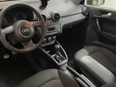 Gebraucht Audi A1 Attraction 86 PS (63 kW) 2012 Schwarz Kleinwagen