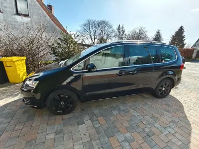 Second-hand VW Sharan Highline 170 CP (125 kW) 2012 Negru Monovolum