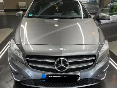 Gebraucht Mercedes A180 122 PS (89 kW) 2015 Grau Kleinwagen