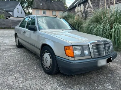 Gebraucht Mercedes E230 132 PS (97 kW) 1987 Silber Limousine