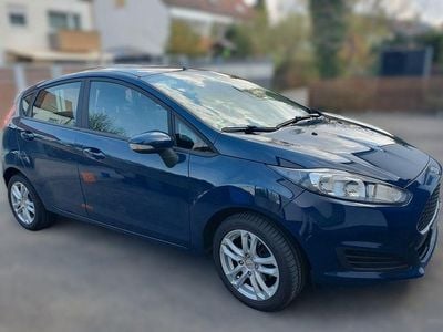 Second-hand Ford Fiesta 101 CP (74 kW) 2016 Albastru Berlinǎ