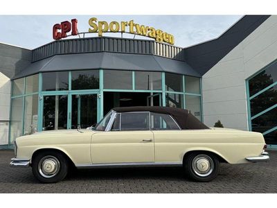 Cremeweiß Gebraucht 1967 Mercedes 250 SE Cabrio | 135.000 €