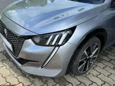 Gebraucht Peugeot 208 GT 101 PS (74 kW) 2021 Artense silber metallic Kleinwagen