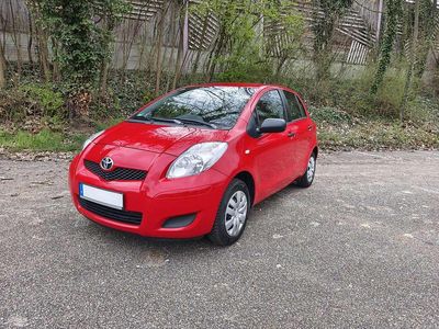 Gebraucht Toyota Yaris Basis 69 PS (50 kW) 2009 Rot Kleinwagen