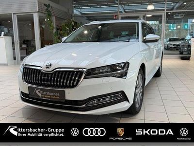Moonweiss metallic Gebraucht 2024 Skoda Superb Style Kombi | 33.990 € (Etwas zu teuer)