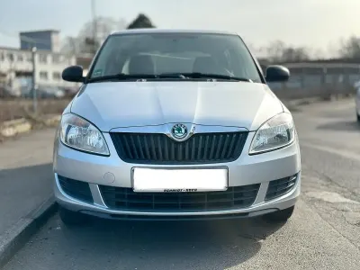 Gebraucht Skoda Fabia 60 PS (44 kW) 2011 Silber Limousine