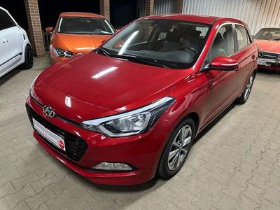 Usata Hyundai i20 YES! 101 CV (74 kW) 2016 Rosso Utilitaria