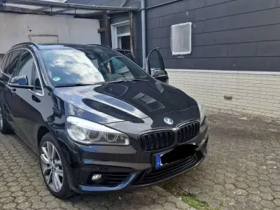 Gebraucht BMW 220 Gran Tourer Sport Line 190 PS (139 kW) 2015 Schwarz Van / Kleinbus