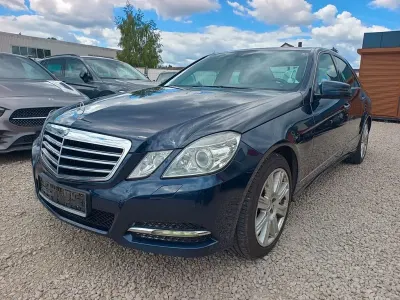 Gebraucht Mercedes E220 Avantgarde 170 PS (125 kW) 2012 Blau Limousine