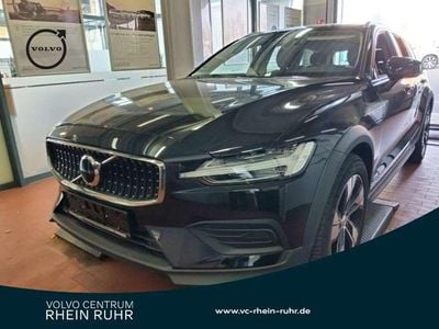 Second-hand Volvo V60 CC Plus 196 CP (144 kW) 2023 Negru Break