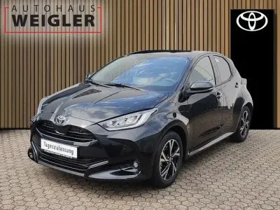 Neu Toyota Yaris Comfort 116 PS (85 kW) 2025 Schwarz Kleinwagen