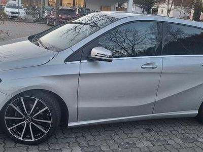 Gebraucht Mercedes B180 Style 109 PS (80 kW) 2016 Silber Van / Kleinbus