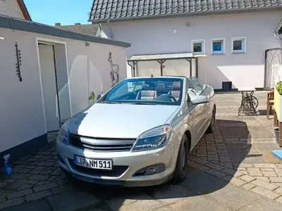 Second-hand Opel Astra Cabriolet 140 CP (102 kW) 2007 Argintiu Cabrio