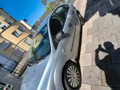 Używany Ford Focus 101 KM (74 kW) 2006 Srebrny Sedan/Limuzyna