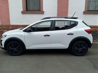Gebraucht Dacia Sandero Essentiel 91 PS (66 kW) 2024 Weiß Limousine