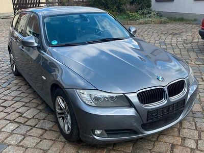 Gebraucht BMW 318 143 PS (105 kW) 2011 Grau Kombi