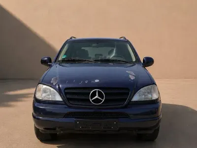 Gebraucht Mercedes ML320 218 PS (160 kW) 1999 Blau SUV